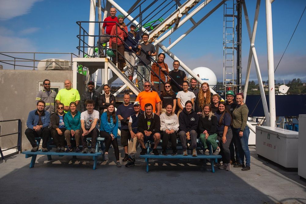 Many scientists smile for the camera aboard R/V Langseth