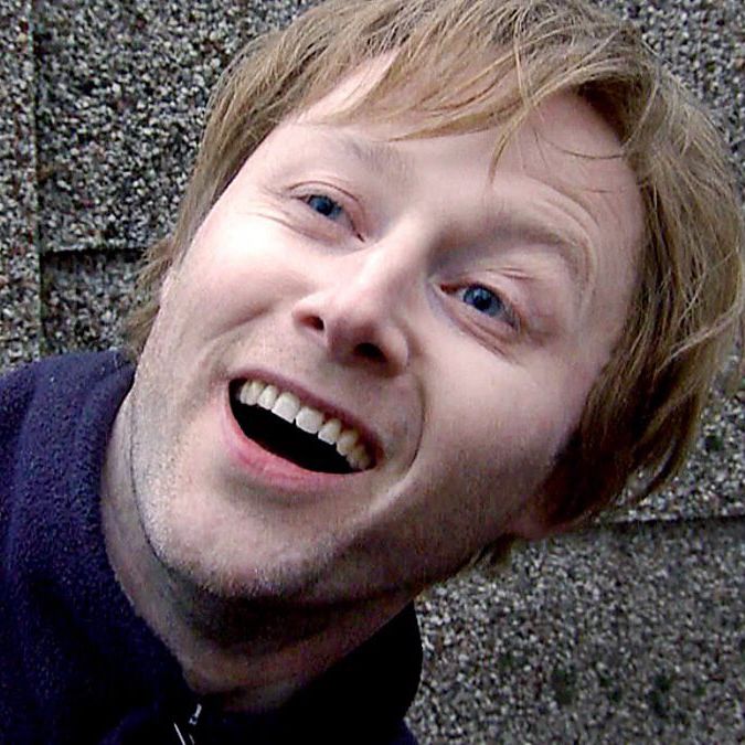 Limmy as Dee Dee 