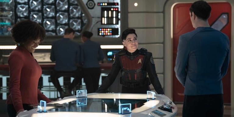 Uhura and Ortegas flirting in Star Trek Strange New Worlds' "Terrarium". Oh, and Spock is there too.