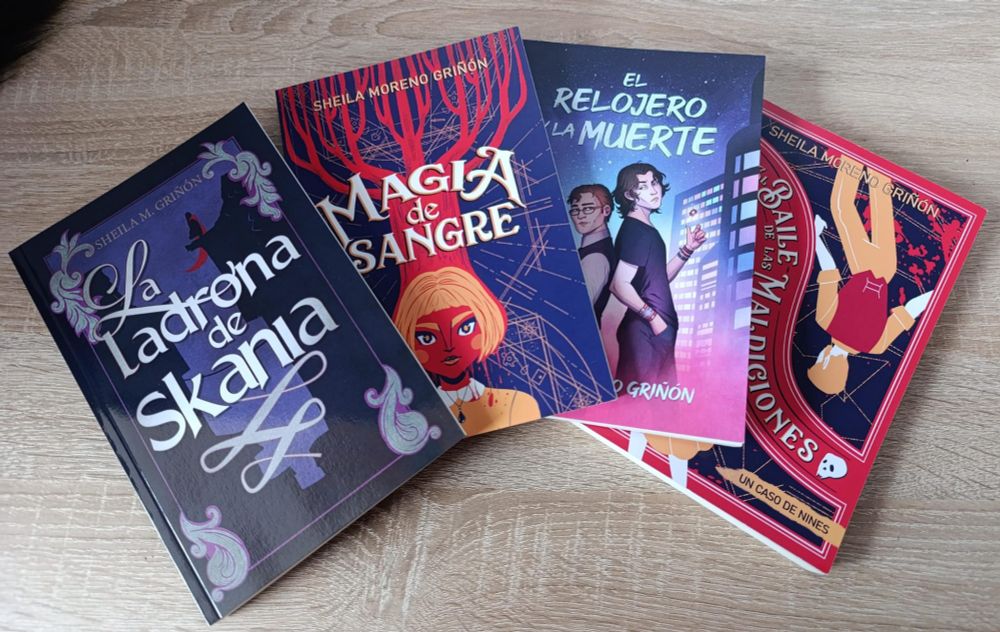 Las portadas de mis cuatro novelas, de izquierda a derecha, la ladrona de Skania, magia de sangre, el relojero y la muerte y el baile de las maldiciones