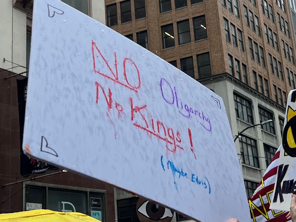 Handwritten sig with 
NO Oligarchy 
No Kings!
(maybe Elvis)