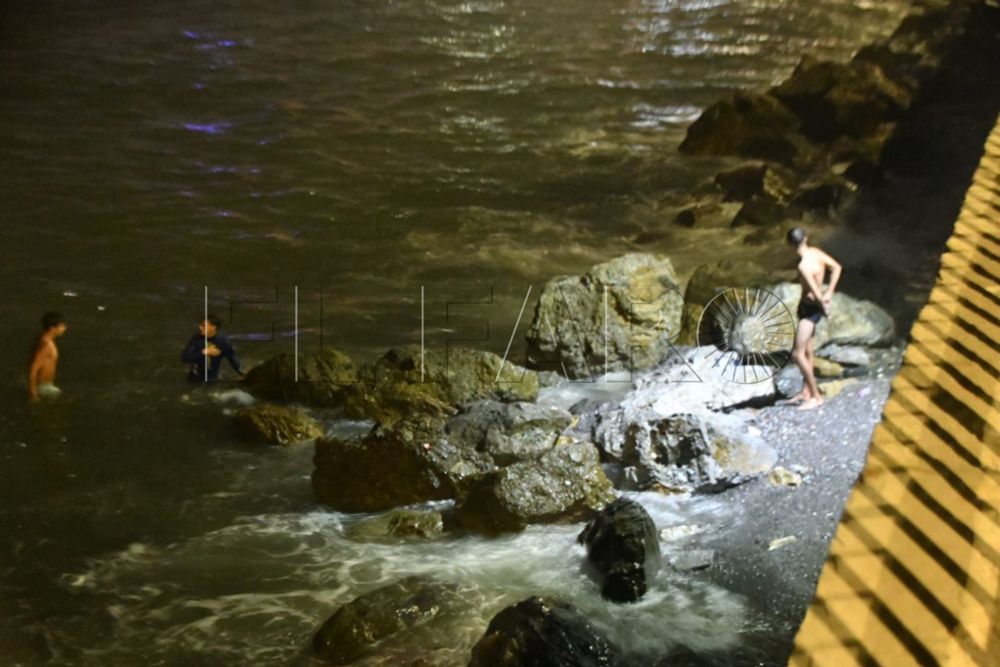 Medio centenar de menores logra su entrada en Ceuta