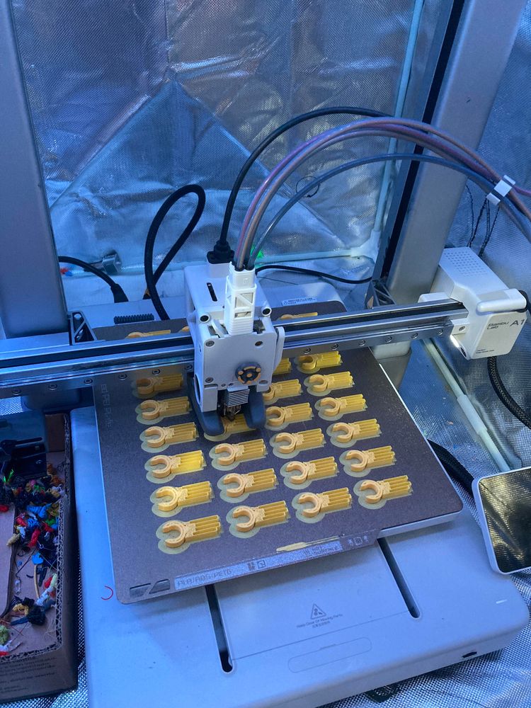 3d printer making lego hands