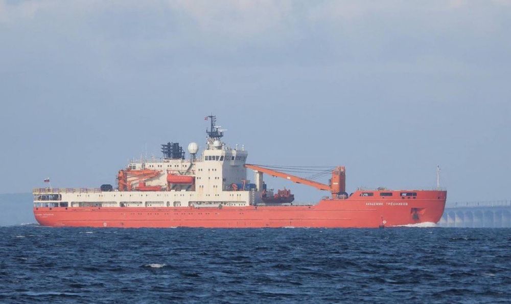 Photograph of Russian Arctic & Antarctic Research Institute (AARI) owned & operated scientific vessel Akademik Tryoshnikov for illustrative purposes only. Photograph courtesy of @Sprinter99800
