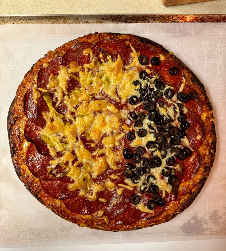 Freshly baked Thanksgiving pepperoni & peperoncini/black olive pizza w/ arrabbiata sauce