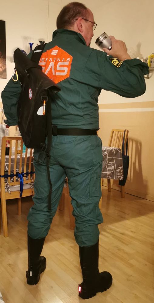 Foto von mir von hinten im cosplay für The Expanse.  