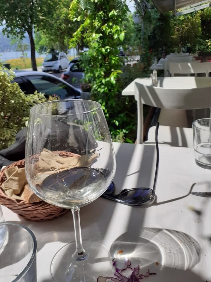 Tavolo di un ristorante all'aperto