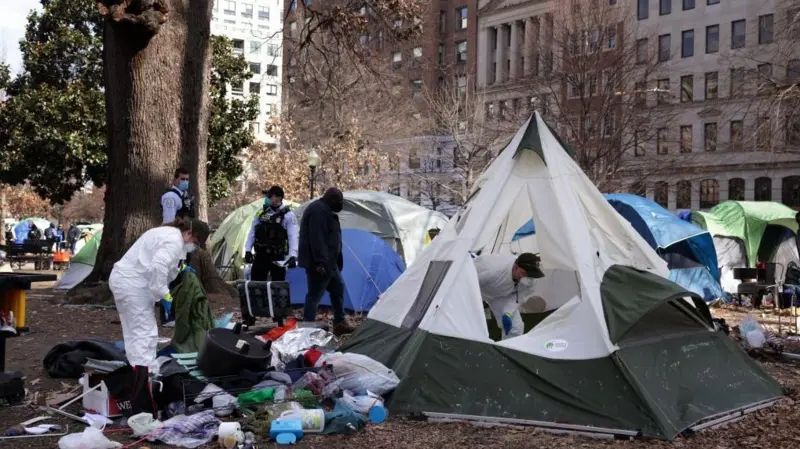 Un accampamento di tende verrà rimosso dal centro di Washington DC nel 2023.