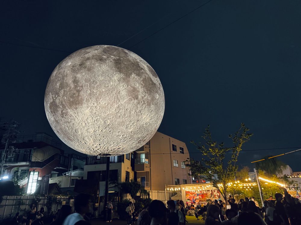 下北沢のイベントの大きな月