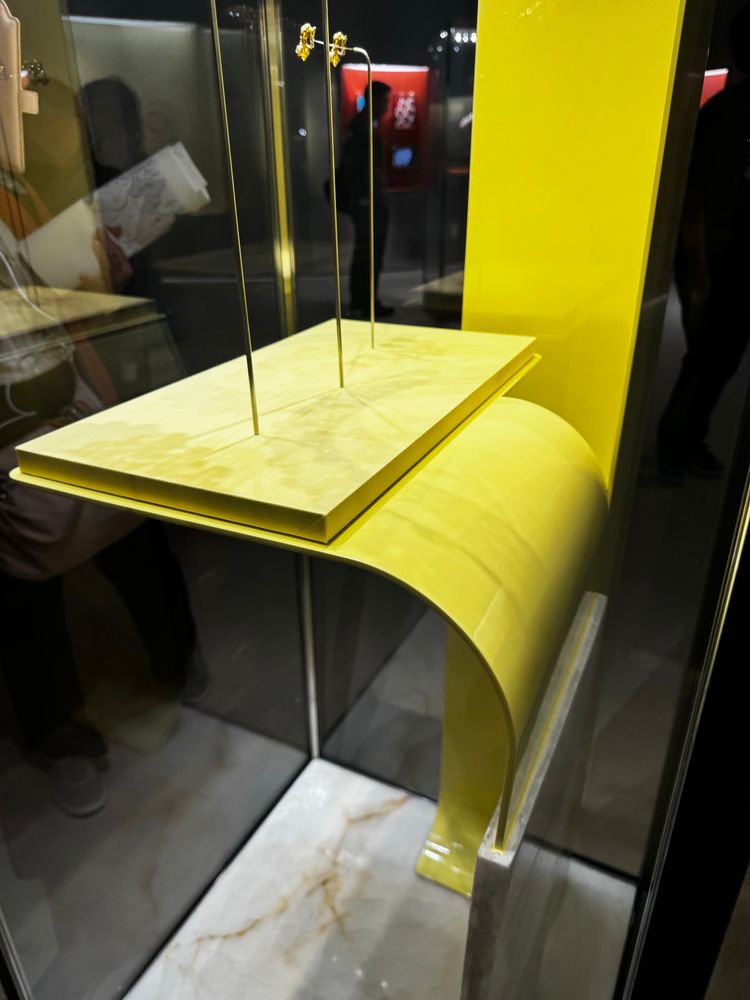 ブルガリ展のショーケース