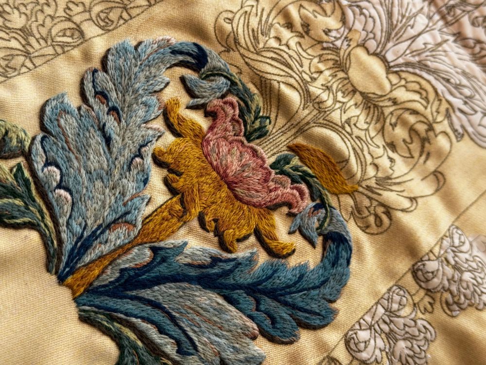 六本木ヒルズ　シャネル展
サンプルの刺繍途中の生地