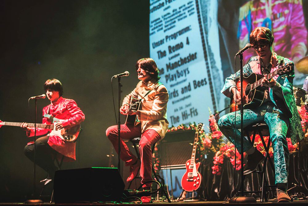 Il mito rivive a Rivoli in un concerto: BeatleStory in scena per i 60 anni di "Help!"

 Un tuffo negli anni Sessanta, tra chitarre distorte, acclamazioni e l'eco di una rivoluzione musica[...]

Fonte: TorinoToday