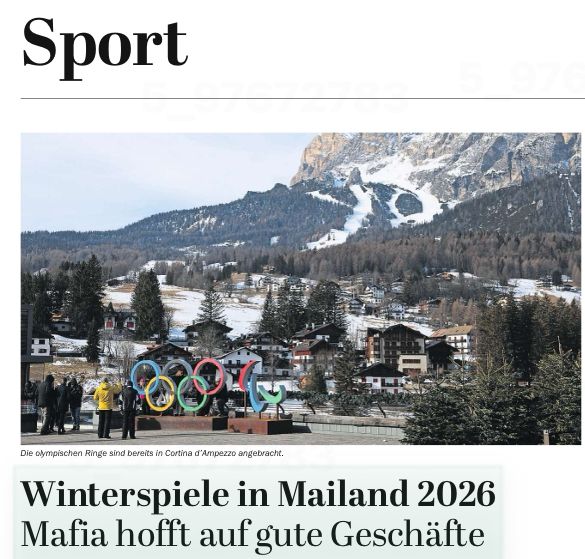 Schlagzeile: Winterspiele in Mailand 2026 Mafia hofft auf gute Geschäfte
Bild: Die Olympischen Ringe vor einer leicht beschneiten Winterberglandschaft