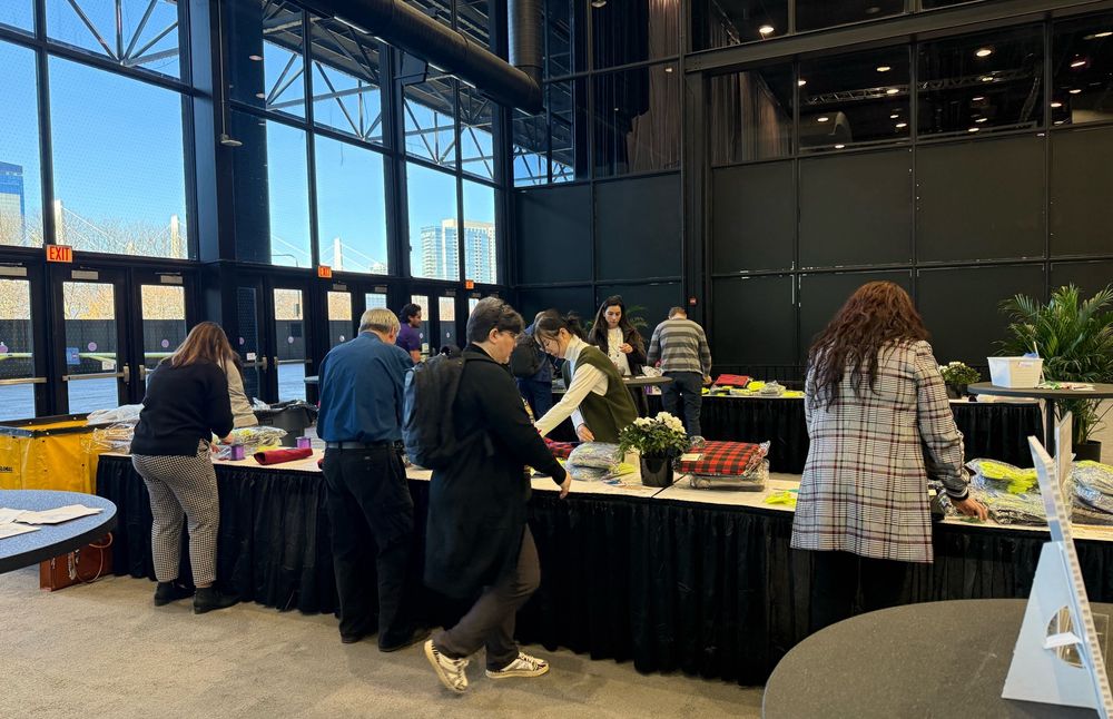 RSNA attendees assembling cold weather kits