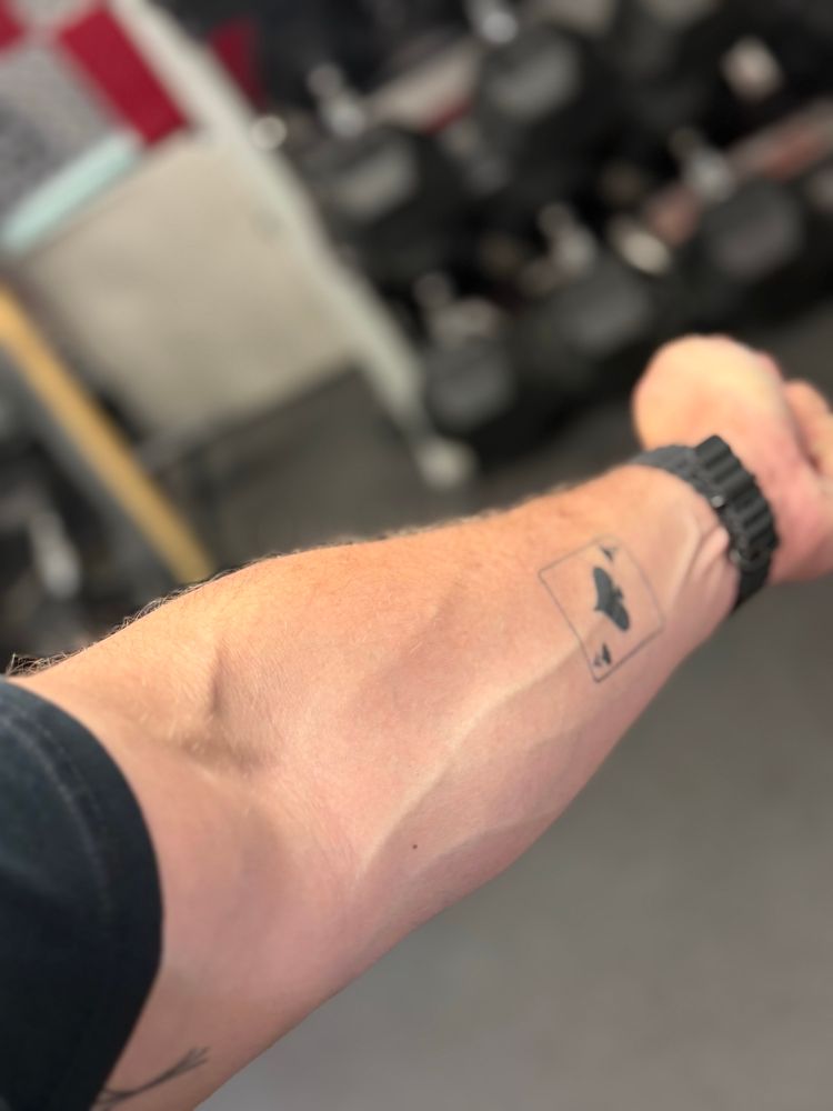 Dude, with arm and veins popping up