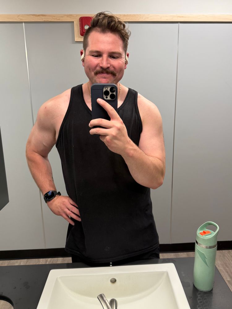 Dude flexing in gym mirror 