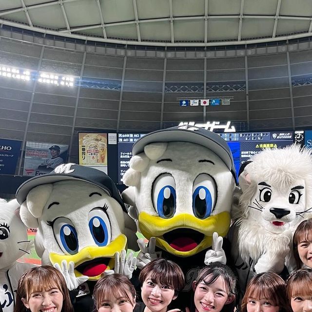 千葉ロッテマリーンズ公式チアパフォーマーM☆Splash!! on Instagram: "・
🖤TEAM26ビジター応援デー in ベルーナドーム🖤

⋆┈┈┈┈┈┈┈┈┈┈┈┈┈⋆
M☆Splash!! × bluelegends
⋆┈┈┈┈┈┈┈┈┈┈┈┈┈⋆

ダンスショーではマリーンズファンのみなさんも
ライオンズファンのみなさんも手拍子で盛り上がってくださり、一緒に楽しむことが出来て、...