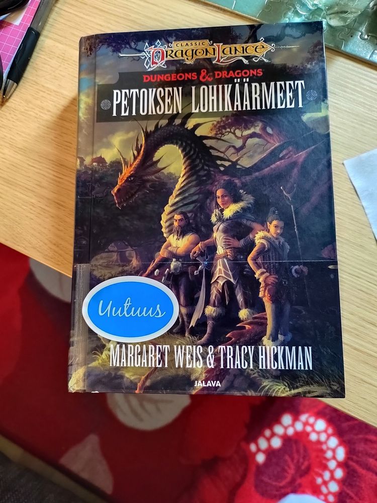 Front cover of Margaret Weis & Tracy Hickman - Dragons of Deceit (Finnish translation). 