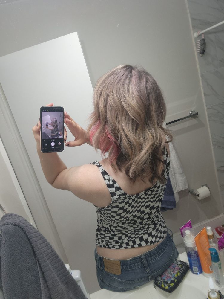 a backwards mirror shot showing alice sitting with her fat ass on the sink. her hair is very pretty
