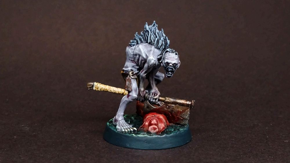 The Skinnerkin warband for Warhammer Underworlds h crypt ghoul with a big axe chopping through a leg
