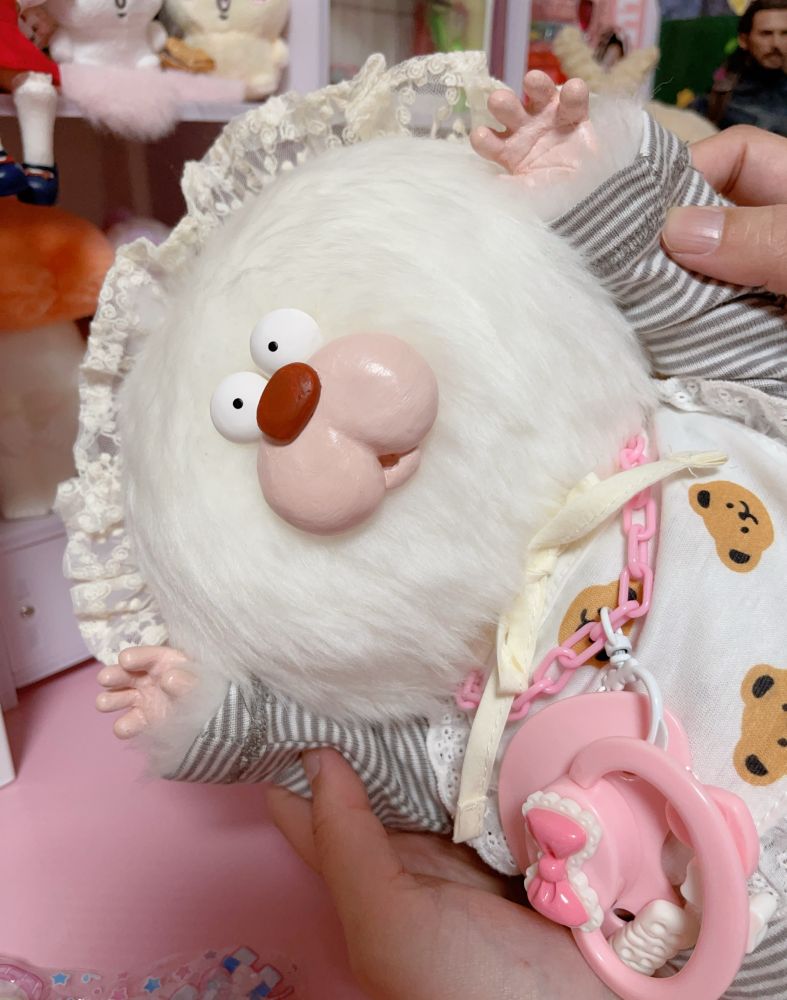 投稿者が作ったぬいぐるみ！白いもっふもふの丸っこいぬいぐるみです。