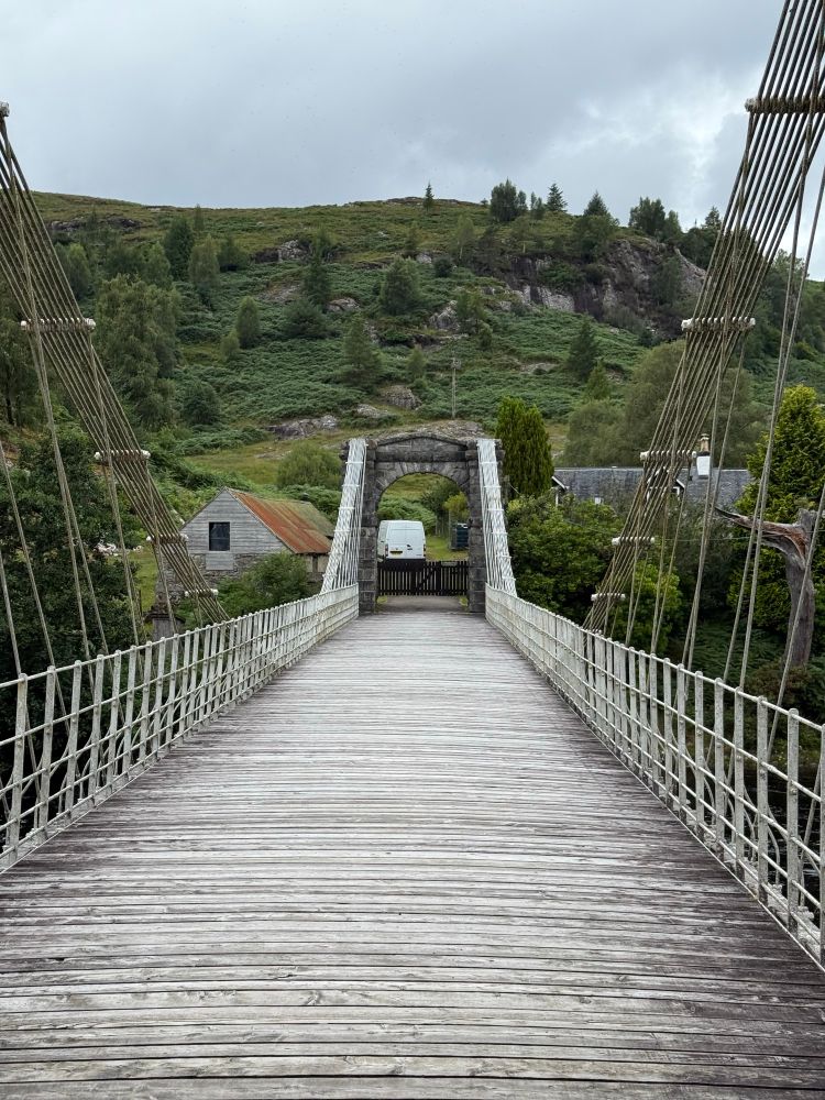 A picture of the suspension bridge across the river Oich