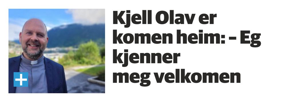 En man i ett idylliskt landskap är glad för att ha kommit hem