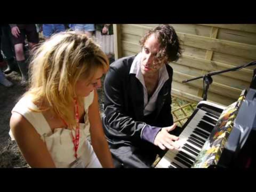 Chilly Gonzales gives Drowned in Sound a Piano Lesson