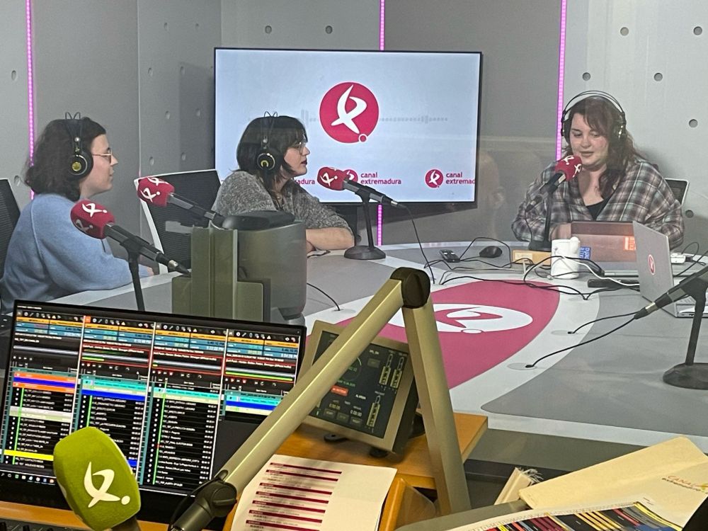 @sambainbooleans y @zetsuboupiranha en la radio junto a Lucia Semedo