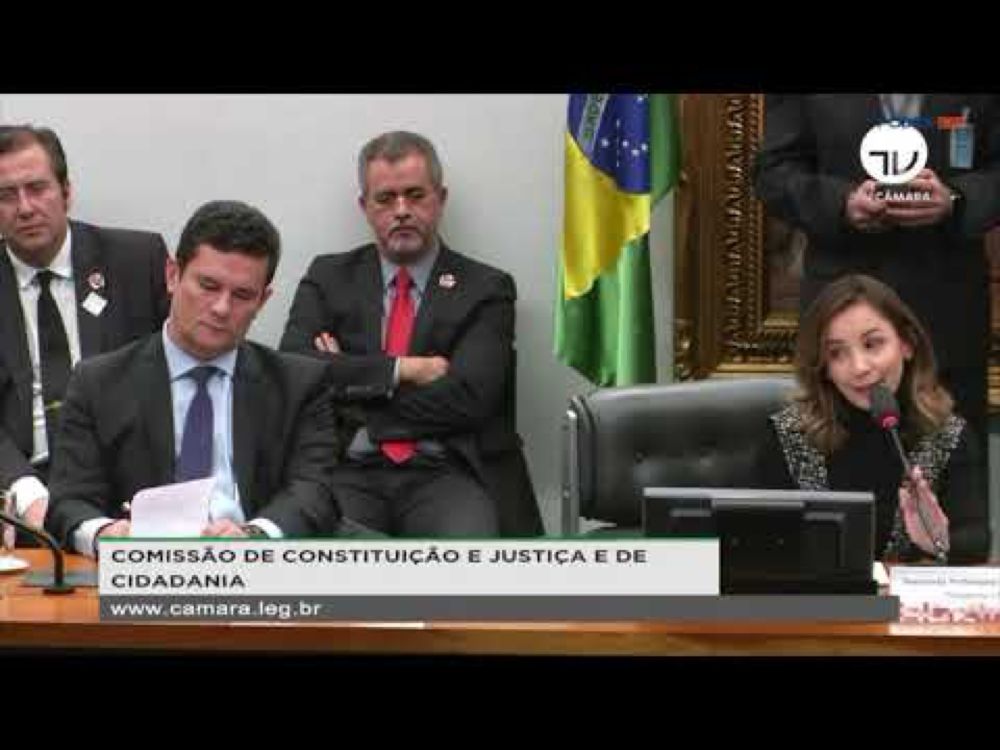 Deputado chama Moro de "juiz ladrão" e ministro vai embora da Câmara