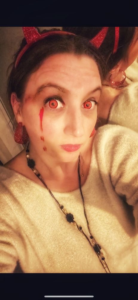 Moi avec les yeux littéralement rouges sang!