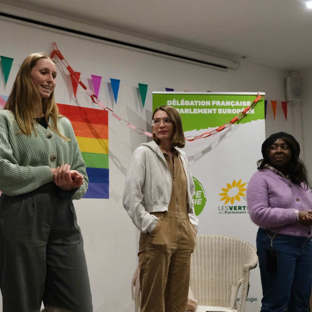 Mot de bienvenue du forum par nos secrétaires nationale Annah et Emma et Léa, secrétaire régionale des Jeunes Écolos Alsace