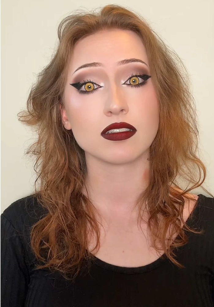 YOU ARE TOO MUCH OF A SNACK TO HIDE YOURSELF LIKE THIS. #mamamaisie #hypewoman #makeuplook #fitoftheday 