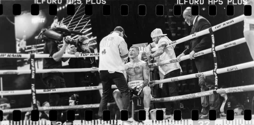 A full border 35mm pano of a boxer in his corner
