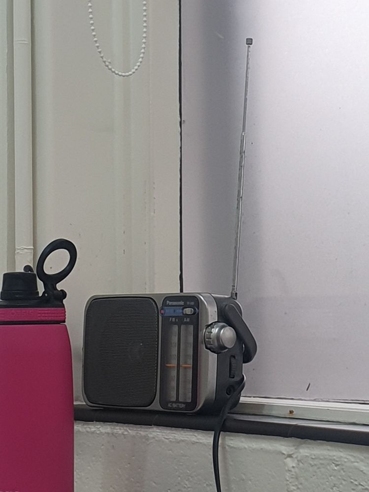 A very crummy little radio which will not help me to chill while I am at the dentist.