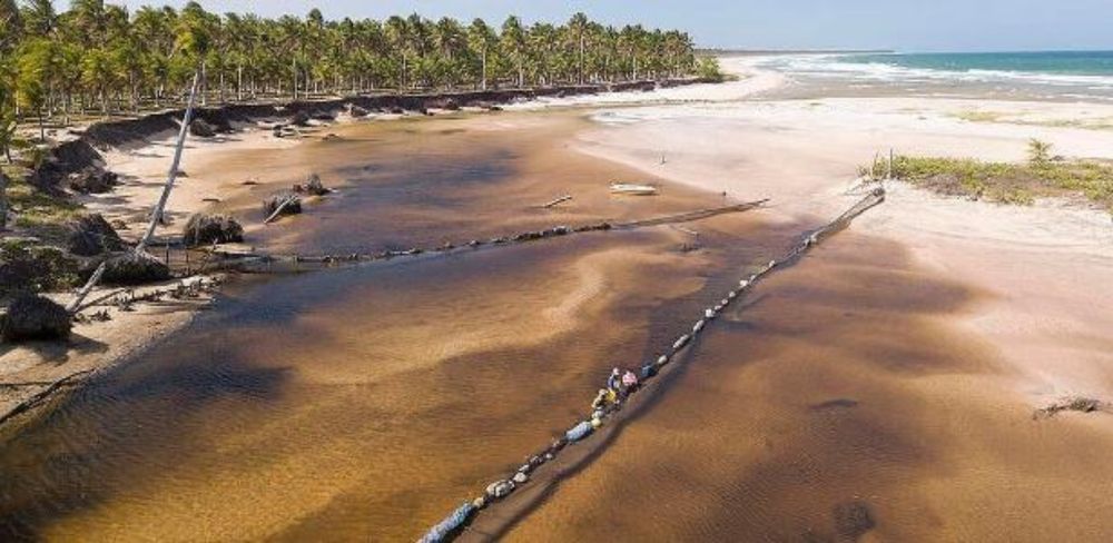 Carlos Madeiro: Manchas de óleo em praias no NE completam 5 anos sem denúncia e sem punidos