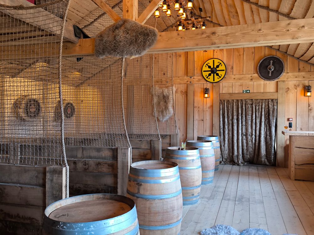 Salle du lancé de haches à Nantes Aventure (que je recommande vivement). 