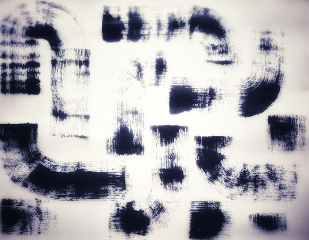 Photo travaillée d'une acrylique sur papier clair.
Abstraction de formes noires