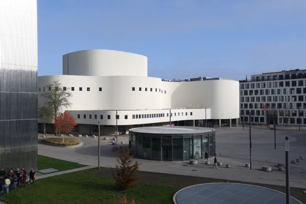 Zu sehen ist das Düsseldorfer Schauspielhaus.