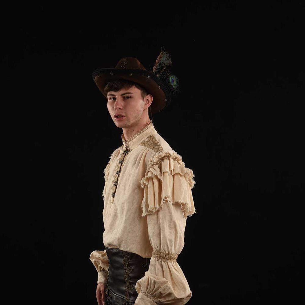 Daniel Schwarz ist ein talentierter junger Artist, mit dem wir noch einiges vorhaben.

Model: Daniel Schwarz
Outfit: Boudoir Noir
Foto: Klaus Maresch
Studio: Niels Brähler, Wuppertal

#malebeautyblogger #malemodel #malemodels #fitnessmodels #cosplayers #steampunkclothing #steampunk #cowboys