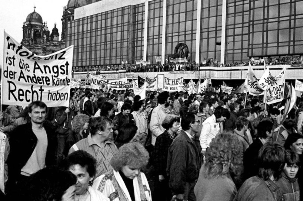 75 Jahre Grundgesetz & 35 Jahre Friedliche Revolution Gemeinsame Geschichte, gemeinsamer Streit, gemeinsame Verfassung