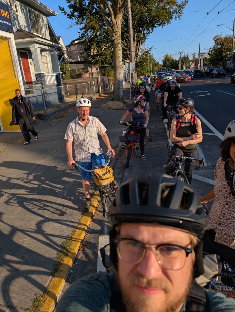 buncha people and my ugly mug crowding the bike lanes