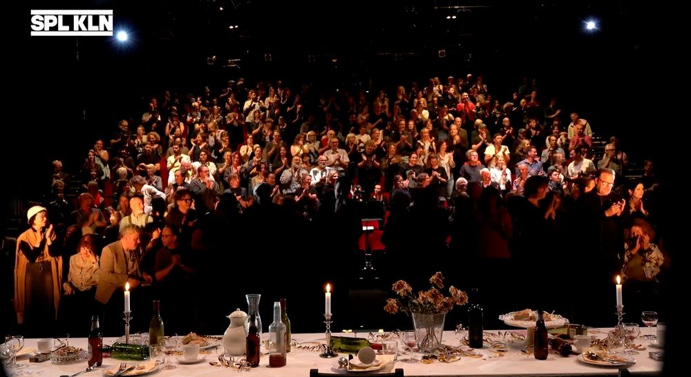 Das Publikum applaudiert