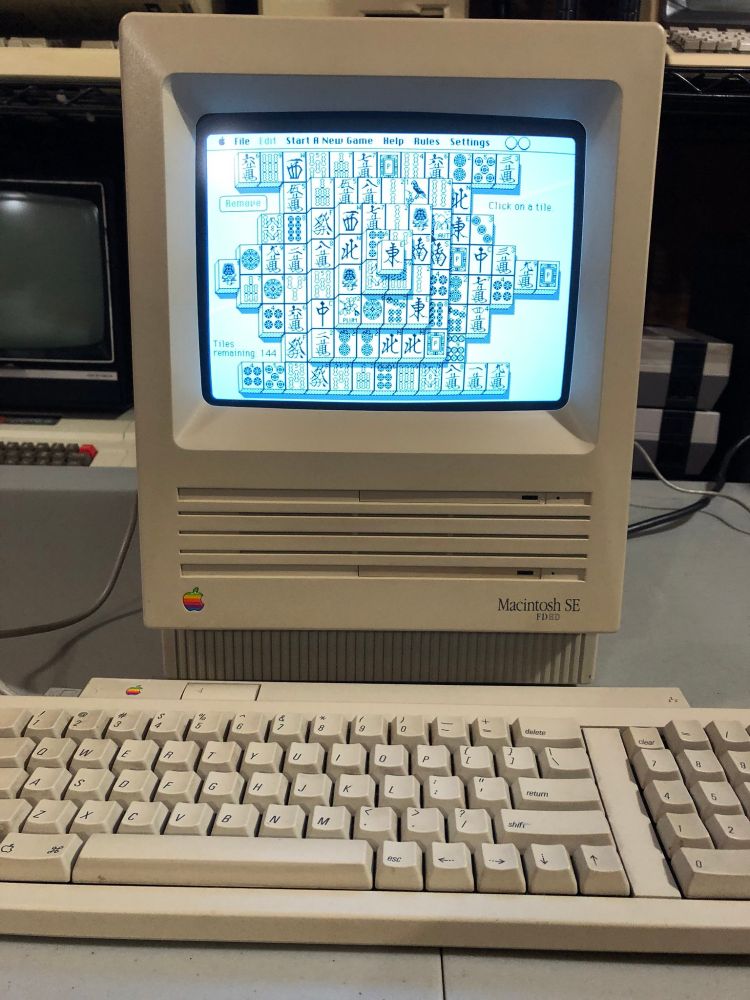 Black and white (1-bit monochrome) Mac SE FDHD playing Shanghai