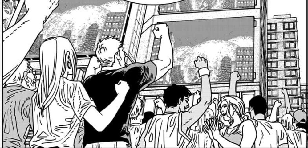 Essa imagem é uma parte de um quadro de uma página do mangá Chainsaw Man. Ele mostra um grupo de estadunidenses na Times Square comemorando a explosão de bombas nucleares, que aparecem nos telões dos prédios.