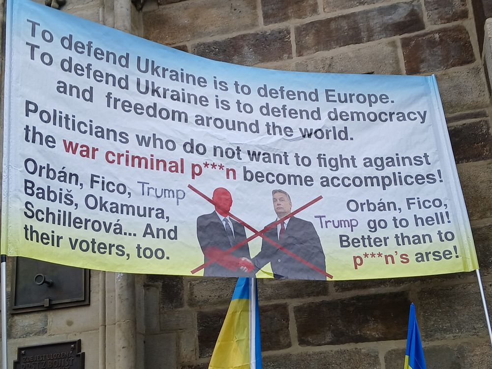 One of the banners at the demonstration on Old Town Square (Staroměstském náměstí) in Prague 🇨🇿🇺🇦
