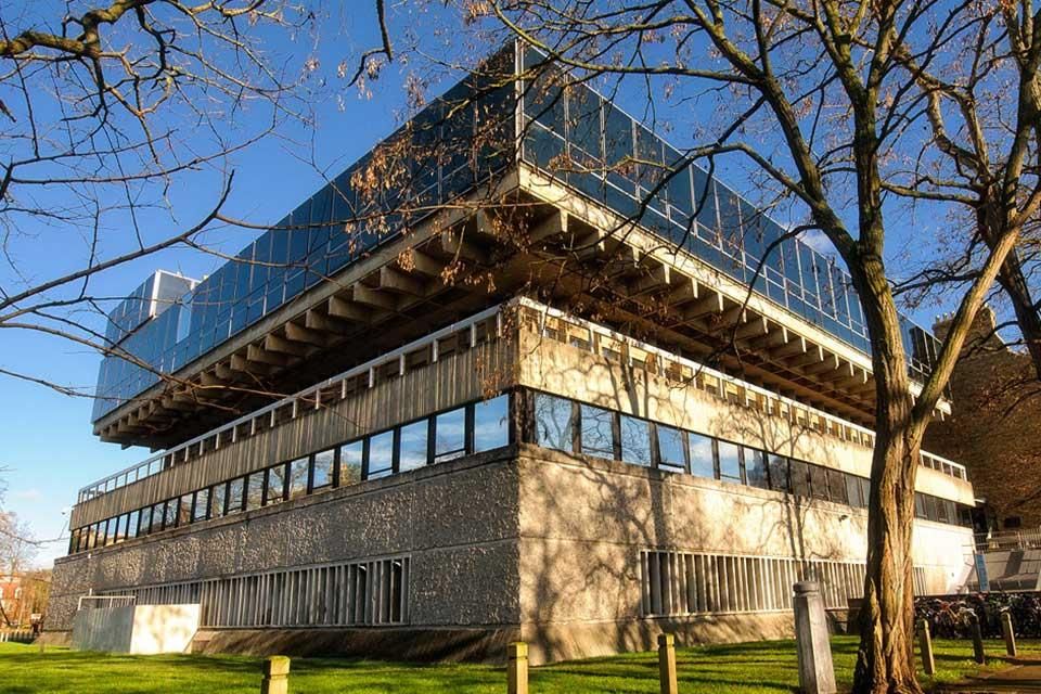 The image shows the Dennis Wilkinson Building, one of many buildings of the Department of Physics at the University of Oxford.