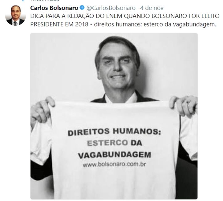 Captura de tela de tweet do Carlucho falando sobre ENEM se Bolsonaro fosse eleito em 2018, com foto do dito segurando camiseta com dizeres: Direitos Humanos - esterco da vagabundagem