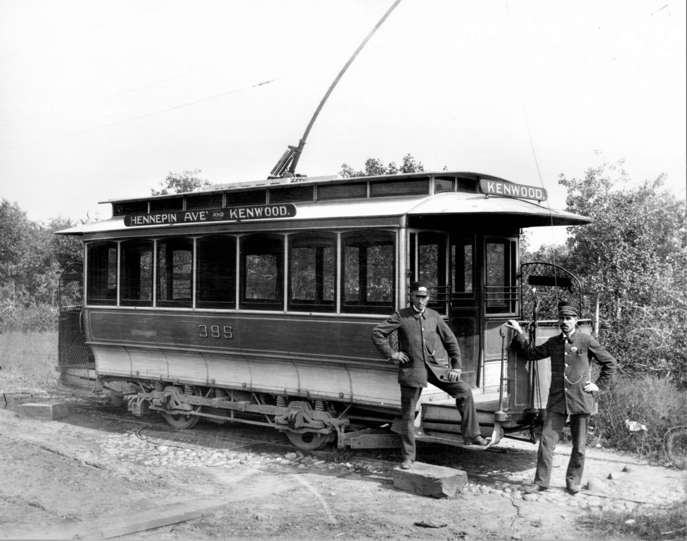 1890s black and white photo car 395, a typical 1st generation electric streetcar in Minneapolis. Driver and conductor are posing at the front, "HENNEPIN AVE and KENWOOD" displayed on the top. 