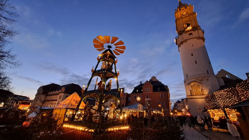 Bautzen - Kornmarkt - Reichenturm-Tor - Pyramide - Blick Richtung Reichenstraße - Aufnahme-28.11.2025